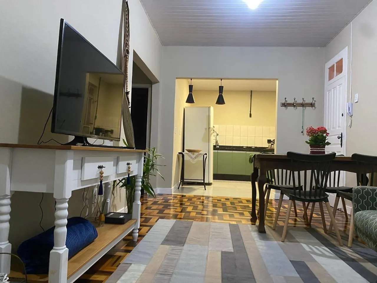Sobrado Prox Beira Mar 1 Dormitorios Florianopolis Apartment